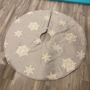 Gray Snowflake Tree Skirt